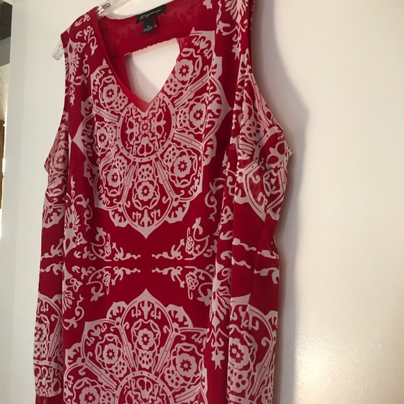 Red and White Sleeveless Blouse - Picture 1 of 3